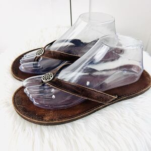 American Eagle Outfitters Worn Distressed Brown Leather Thong Sandals Boho 8M